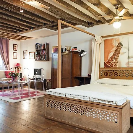 Camallo Paris Room photo