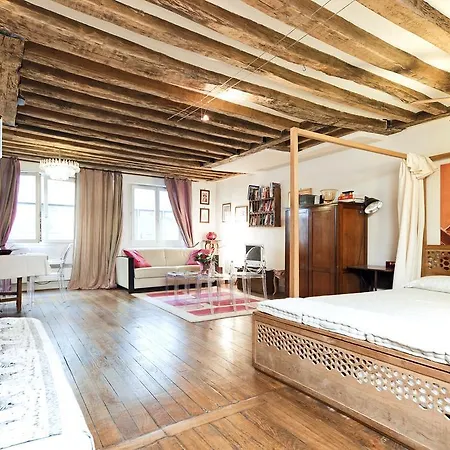 Camallo Paris Room photo