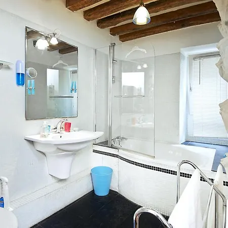 Camallo Paris Room photo