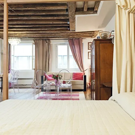 Camallo Paris Room photo